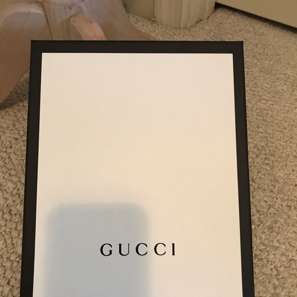 Gucci women $290  tights gold nwt, box size M